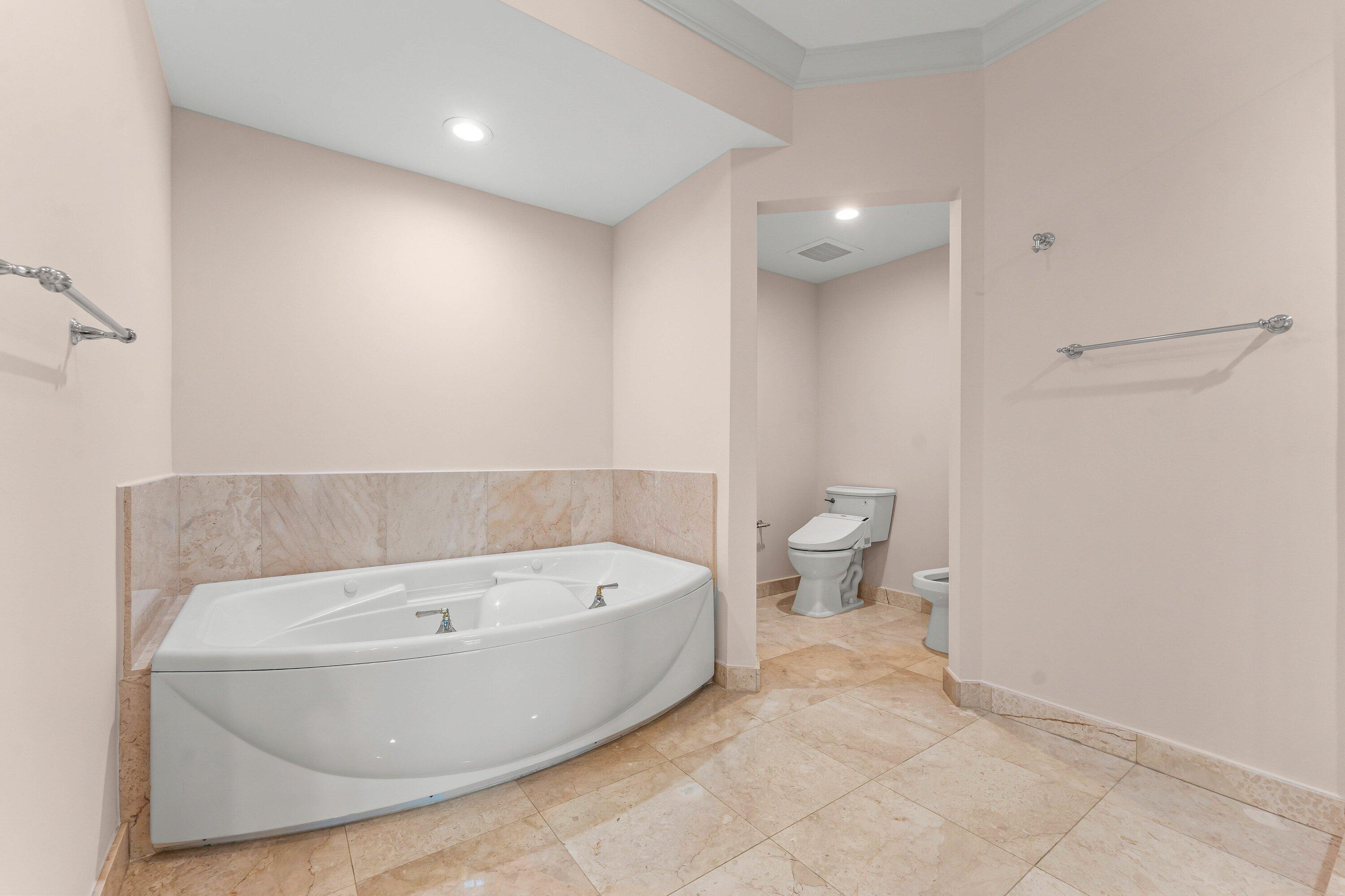 550 Southeast Mizner Boulevard, Unit B501 Boca Raton, FL 33432 - Photo 19 of 71 550 SE Mizner Blvd, B501, Boca Raton FL