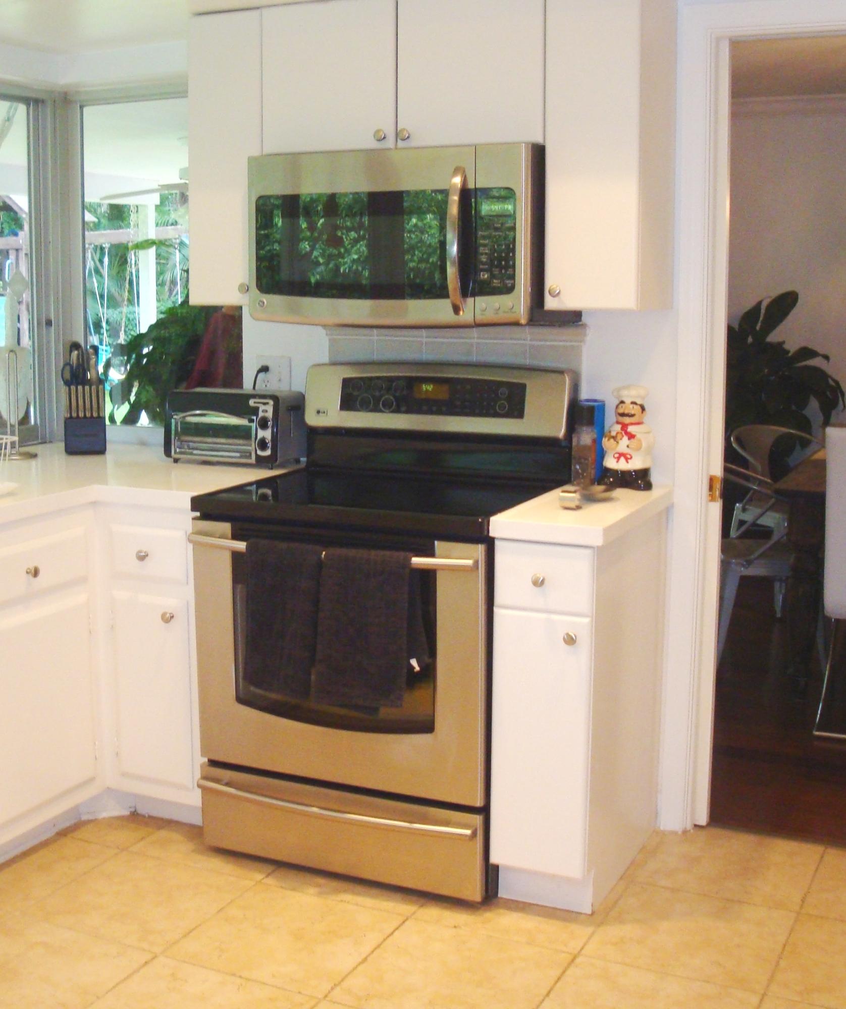 880 Butternut Terrace Boca Raton, FL 33486 - Photo 15 of 32 New SS Stove & Microwave!
