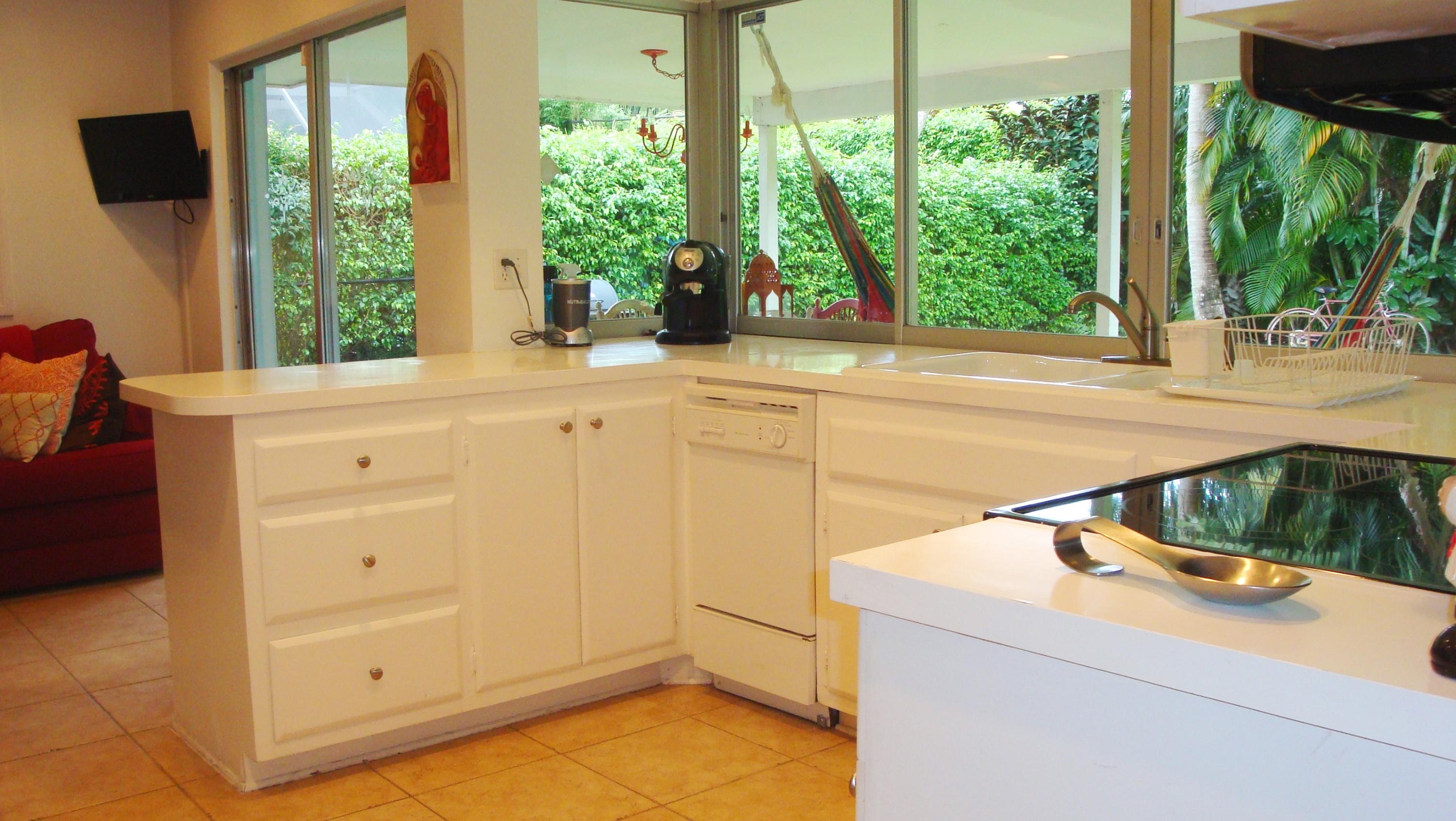 880 Butternut Terrace Boca Raton, FL 33486 - Photo 17 of 32 Sliding Doors off of Kitchen!