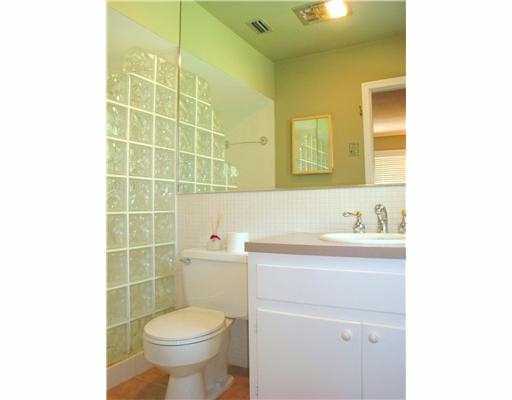 880 Butternut Terrace Boca Raton, FL 33486 - Photo 26 of 32 Master Vanity