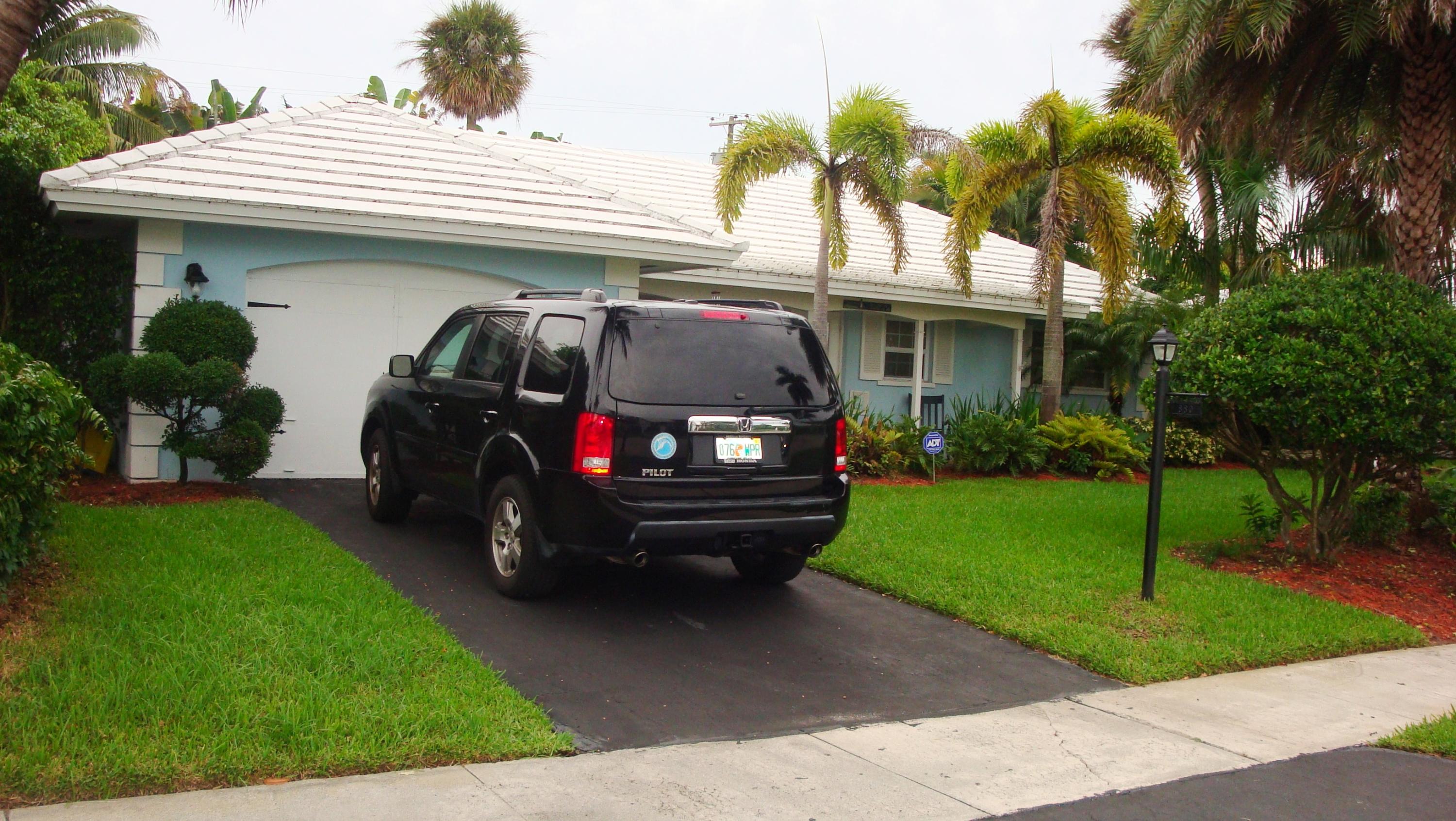 880 Butternut Terrace Boca Raton, FL 33486 - Photo 4 of 32 1 Car Garage!