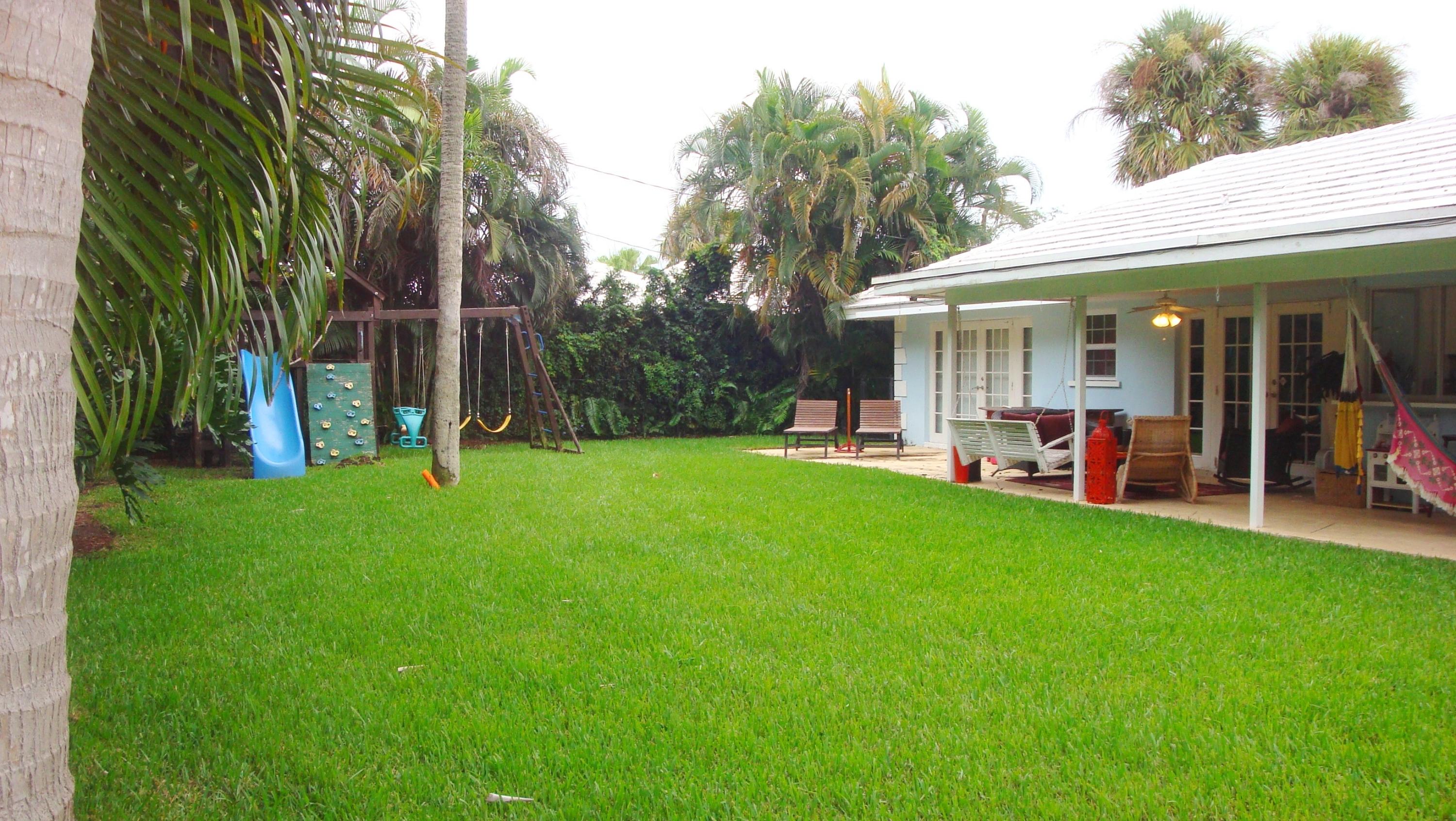 880 Butternut Terrace Boca Raton, FL 33486 - Photo 6 of 32 Fully Fenced Backyard!
