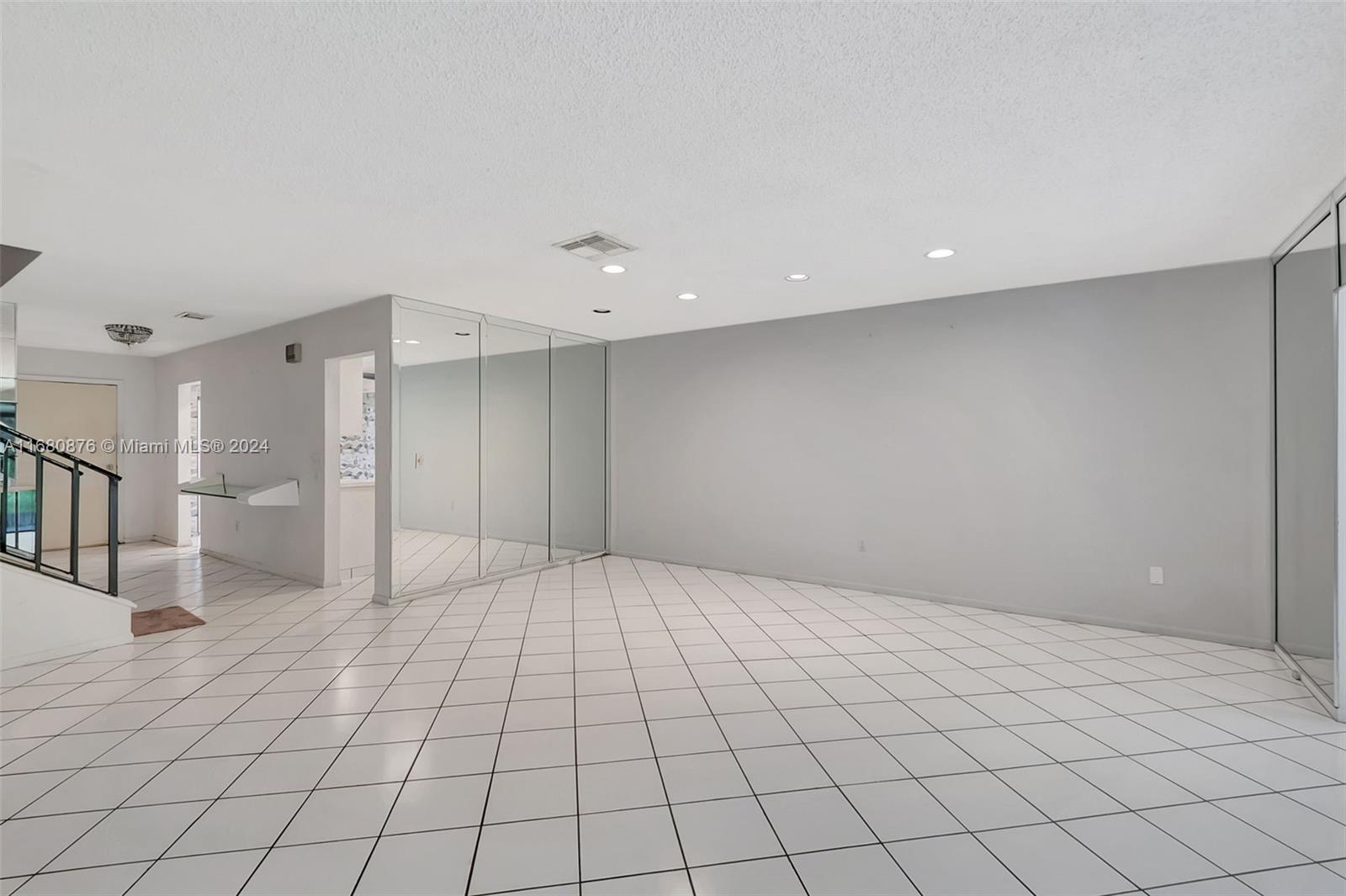 21864 Arriba Real, Unit 3E Boca Raton, FL 33433 - Photo 15 of 61 a view of an empty room