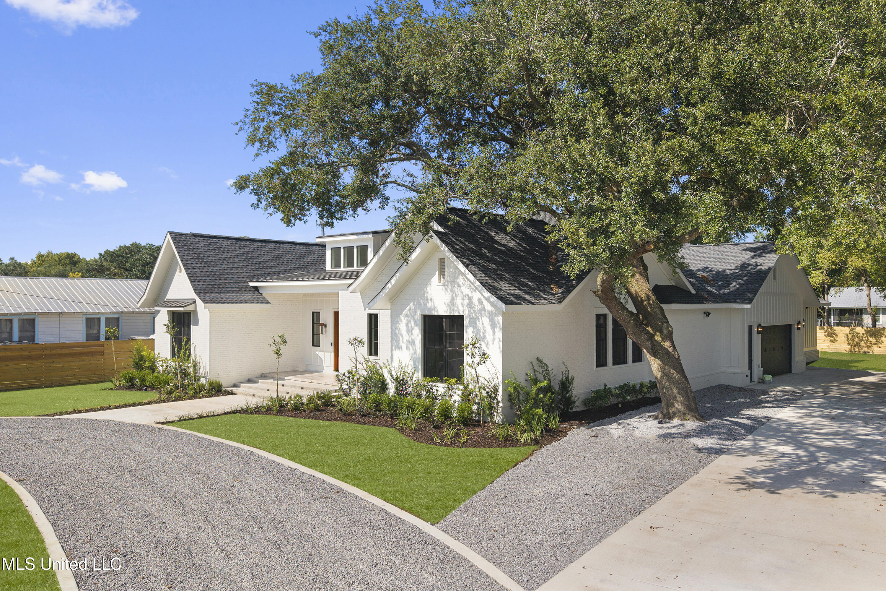 1203 Calhoun Street Ocean Springs, MS 39564 - Photo 3 of 78 0003 (1)