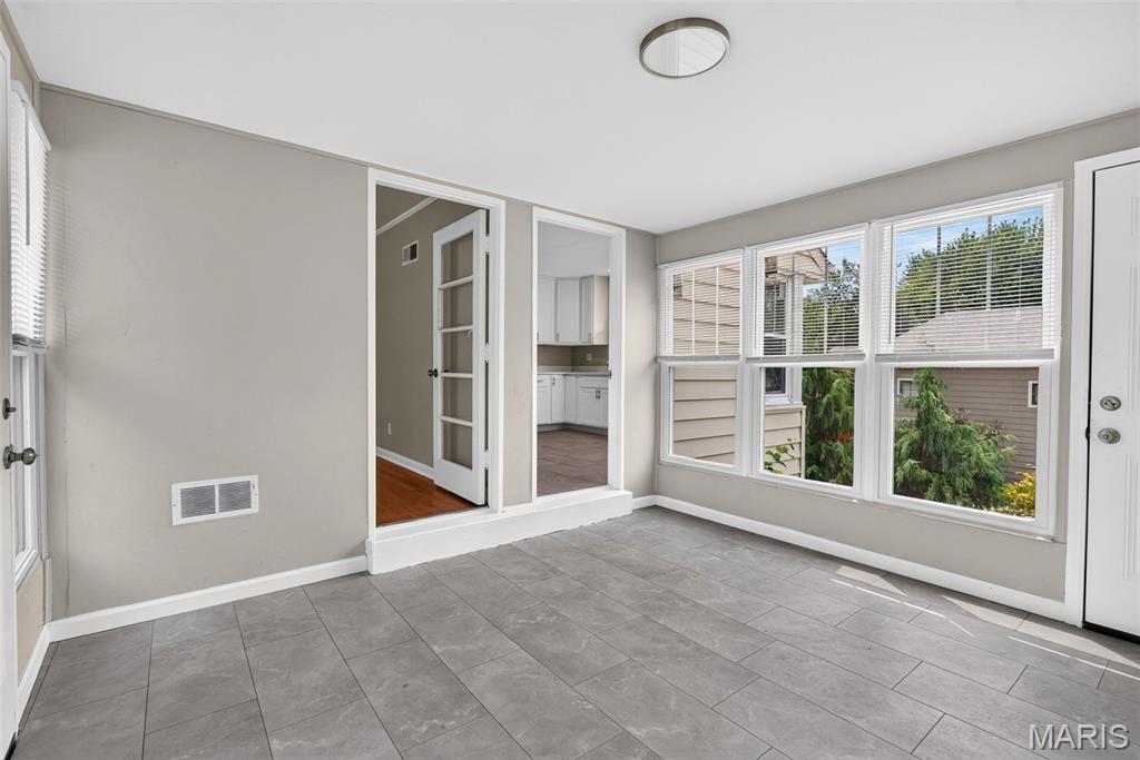 907 Edgar Road Webster Groves, MO 63119 - Photo 11 of 38 Gallery Image 11