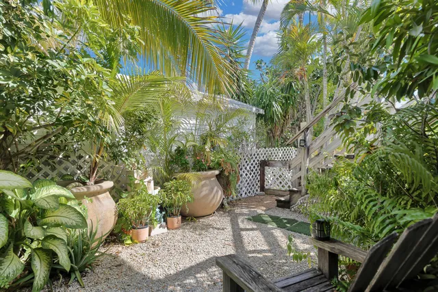 $1,649,000 | 1112 Grand Street, Unit AND HALF LOT, Key Largo, FL 33037