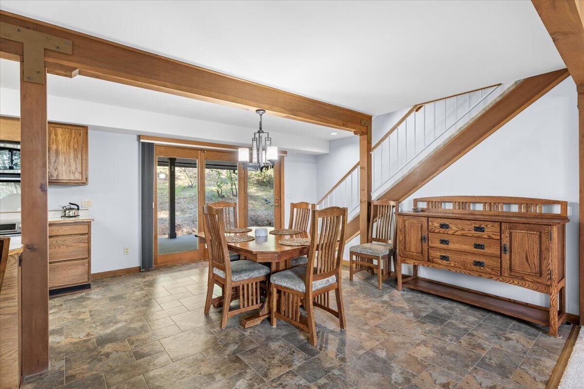 2267 Old Military Road Central Point, OR 97502 - Photo 11 of 39