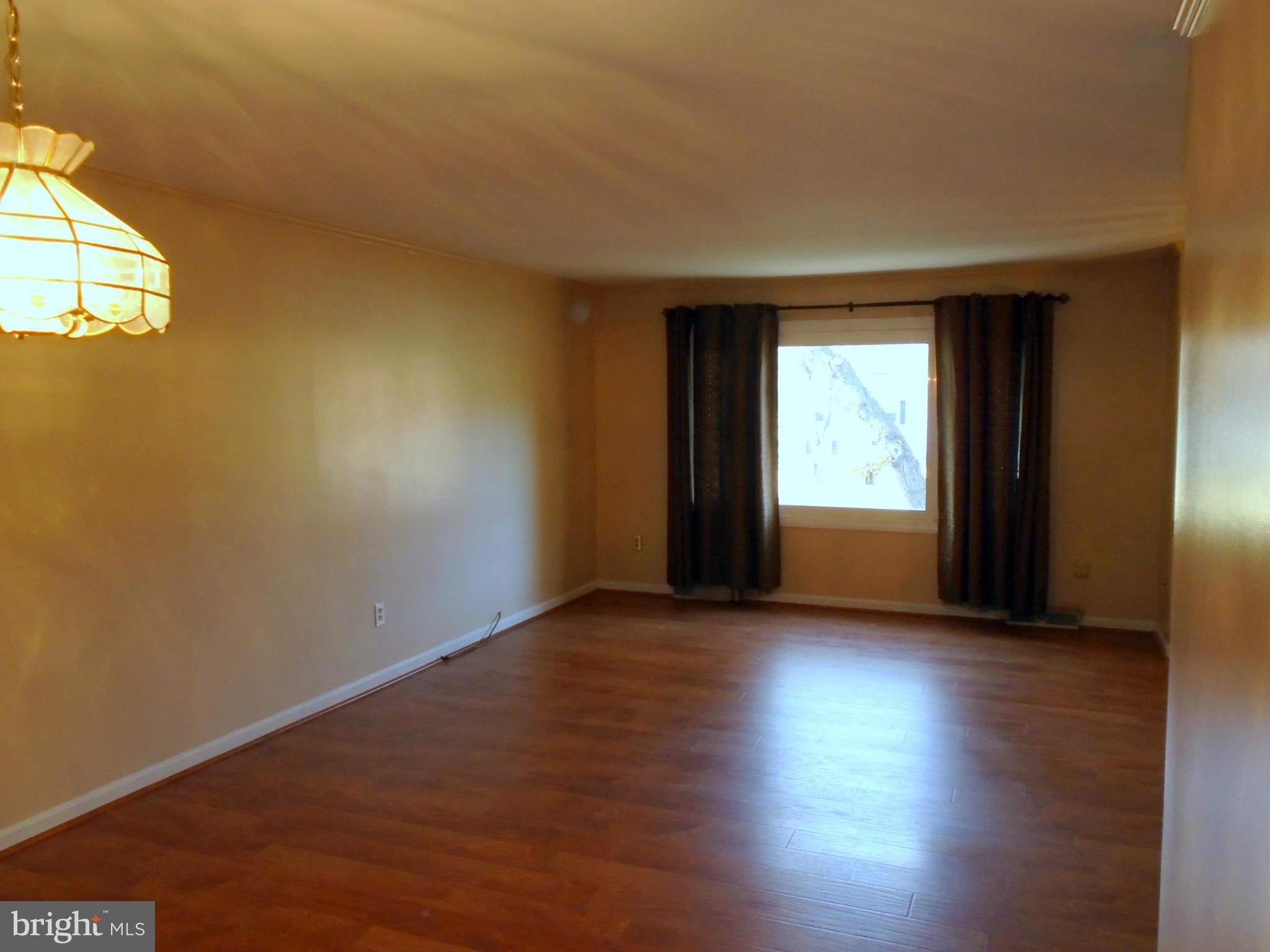 2702 Coon Club Road Westminster, MD 21157 - Photo 8 of 16 Living Room
