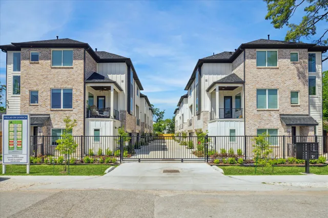 $2,695 | 526 Janisch Road, Houston, TX 77018