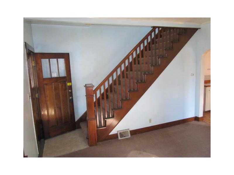 506 Fairground Hill Road Butler, PA 16001 - Photo 5 of 11 Entry/Foyer.