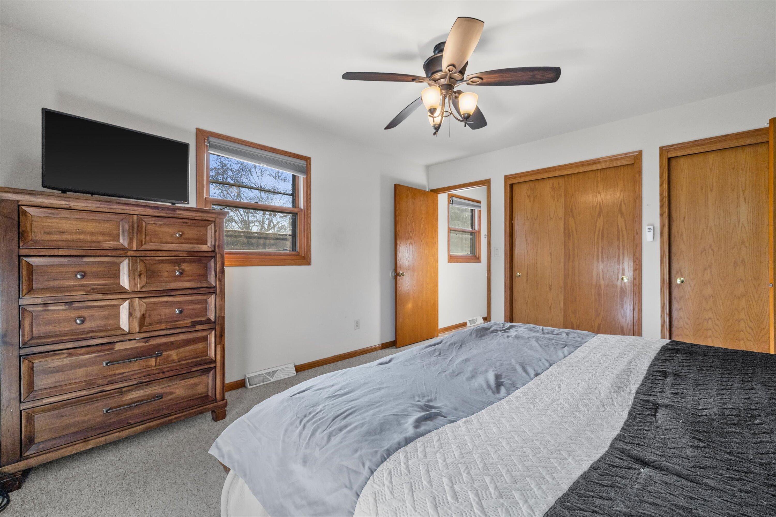 702 Fox Knoll Drive Rochester, WI 53185 - Photo 15 of 40 08-IMG_2201