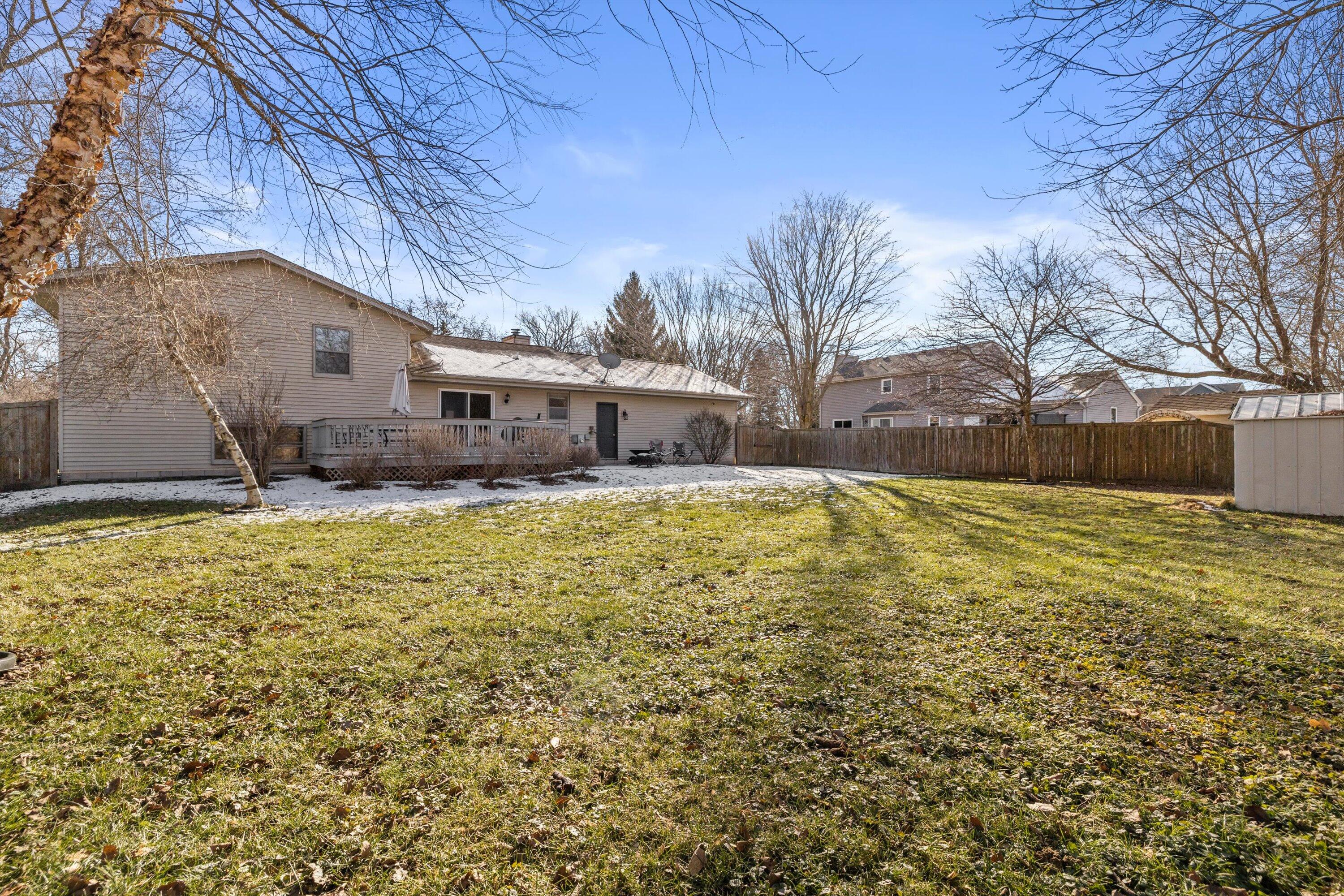 702 Fox Knoll Drive Rochester, WI 53185 - Photo 2 of 40 39-IMG_2336