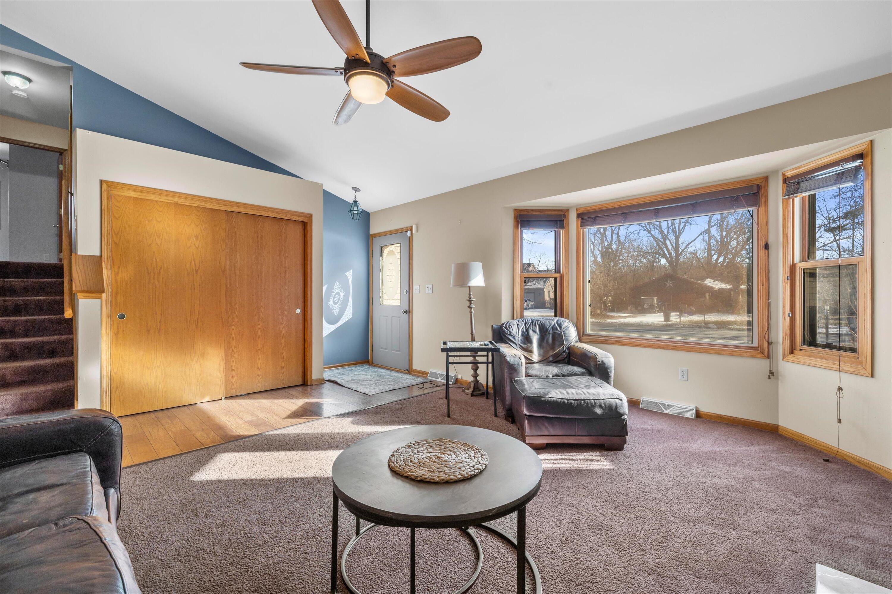 702 Fox Knoll Drive Rochester, WI 53185 - Photo 4 of 40 12-IMG_2222