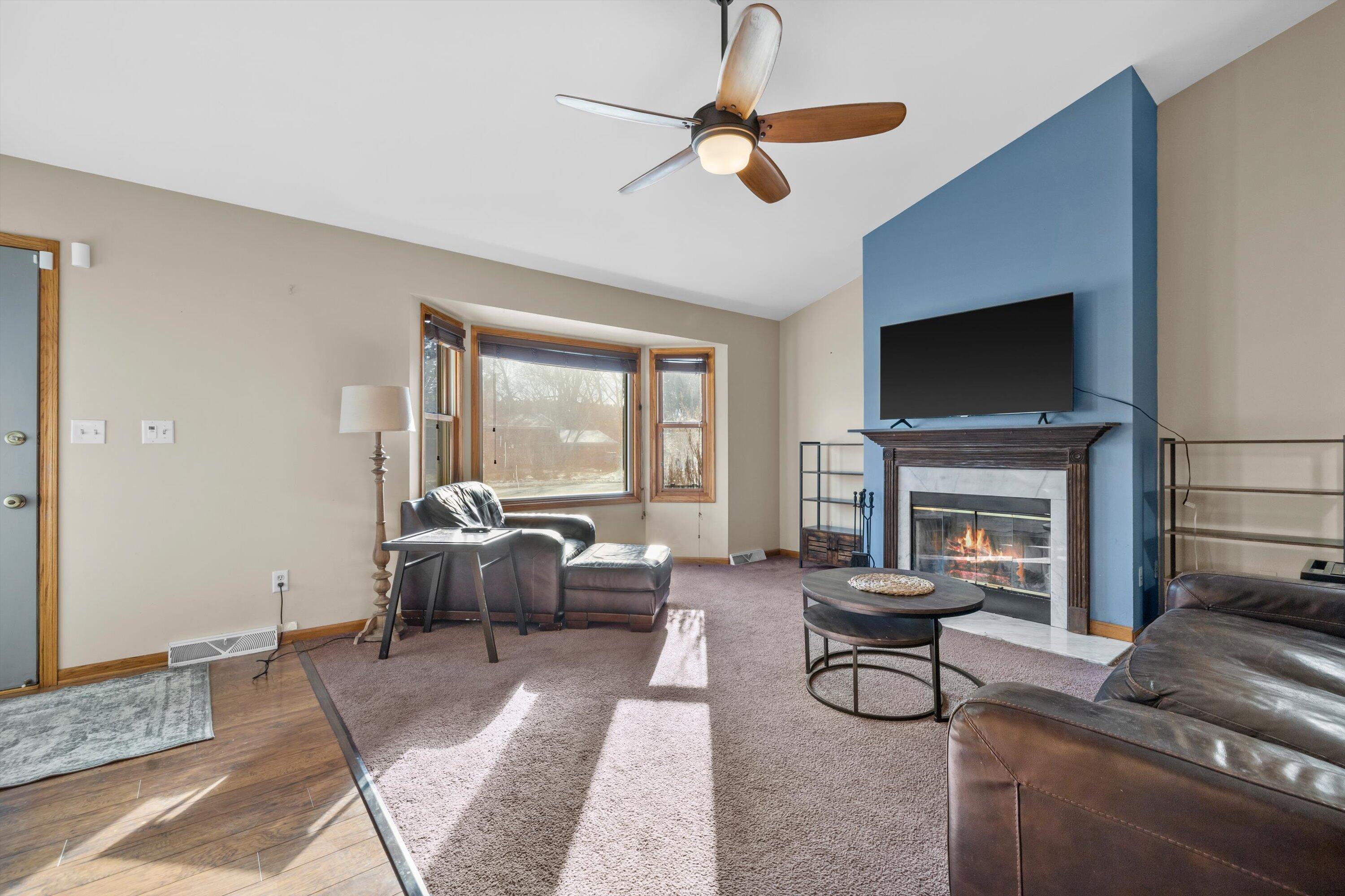 702 Fox Knoll Drive Rochester, WI 53185 - Photo 5 of 40 13-IMG_2228