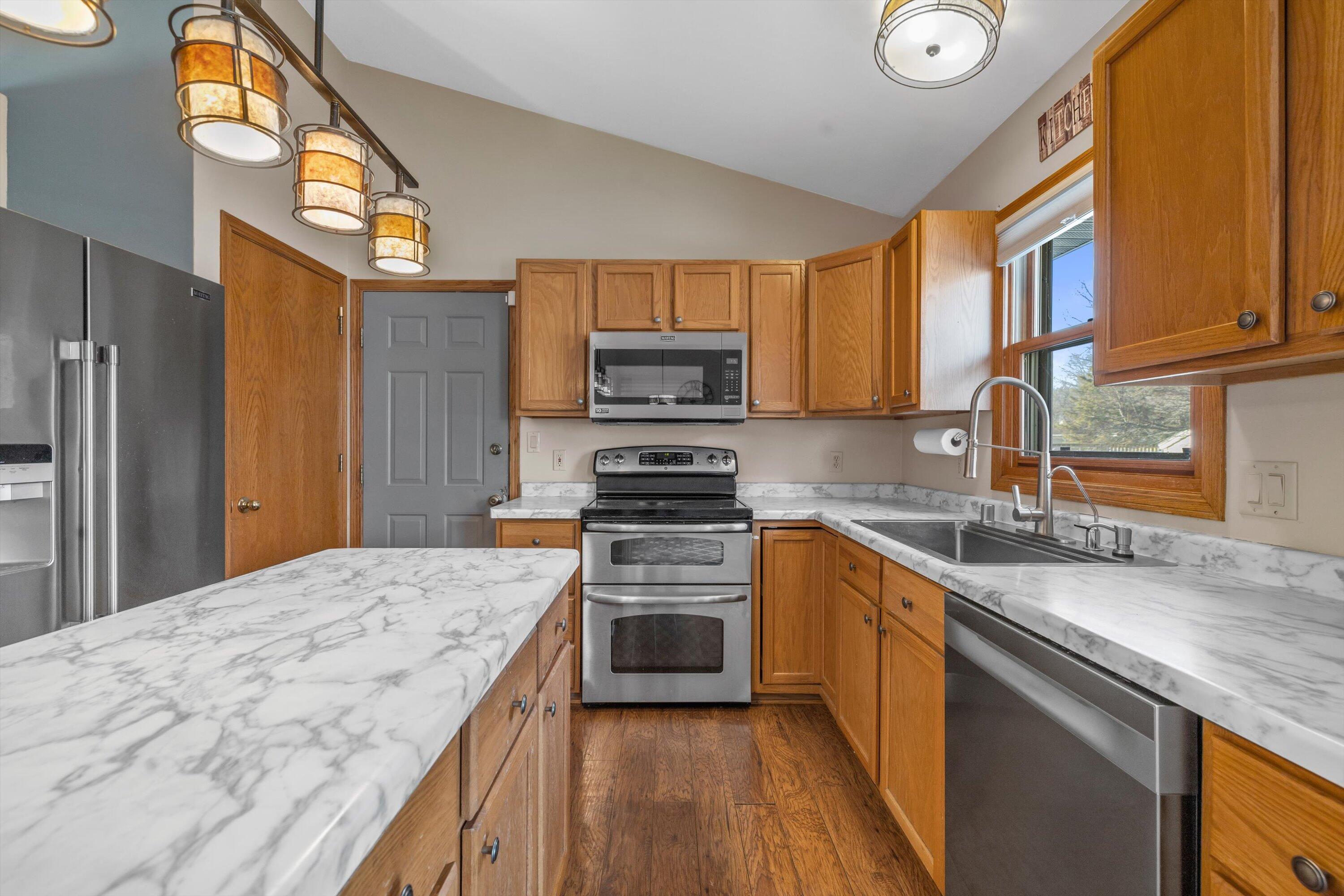 702 Fox Knoll Drive Rochester, WI 53185 - Photo 9 of 40 18-IMG_2255