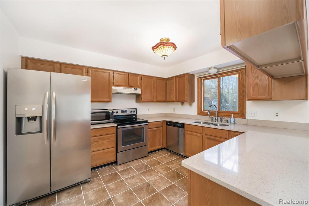 2139 Rochelle Park Drive, Unit 73 Rochester Hills, MI 48309 - Photo 7 of 34