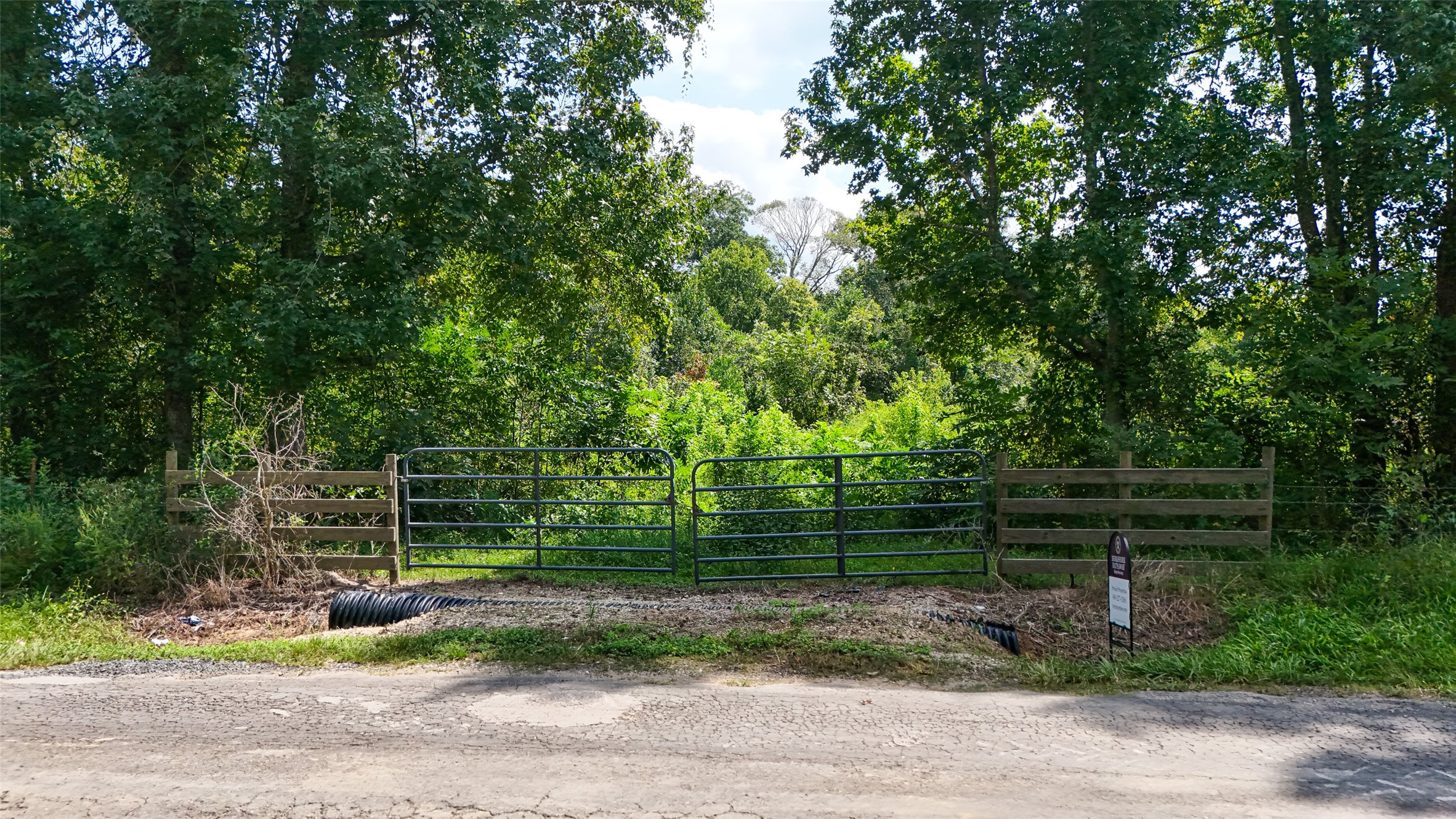 1401 County Road 2061 Hull, TX 77564 - Photo 2 of 29