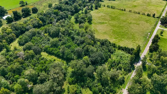 $185,000 | 1401 County Road 2061, Hull, TX 77564