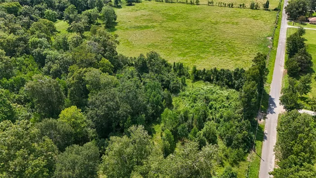 $185,000 | 1401 County Road 2061, Hull, TX 77564