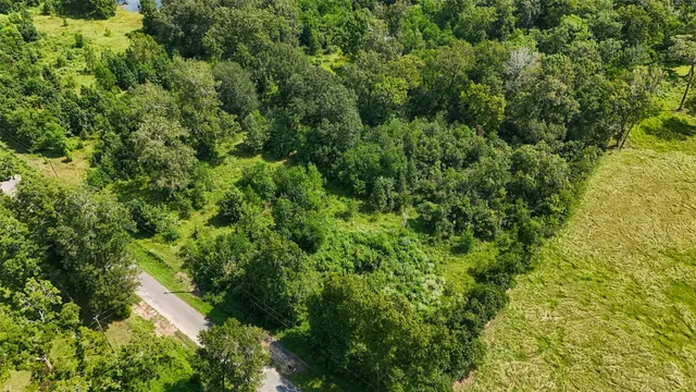 $185,000 | 1401 County Road 2061, Hull, TX 77564