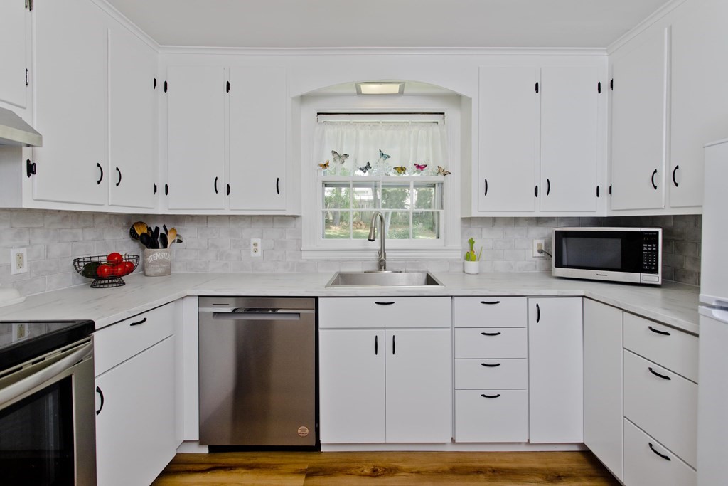 88 Porter Road East Longmeadow, MA 01028 - Photo 6 of 31 Gallery Image 6