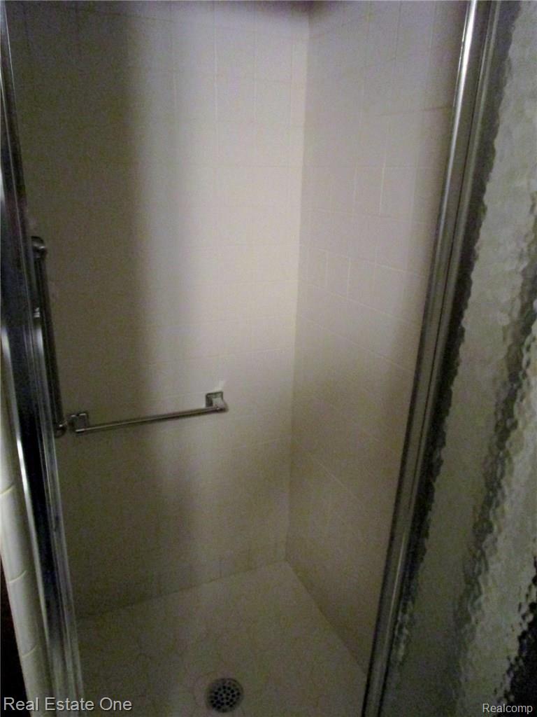 19209 Meridian Road Grosse Ile, MI 48138 - Photo 30 of 38 IMG_0567.jpg