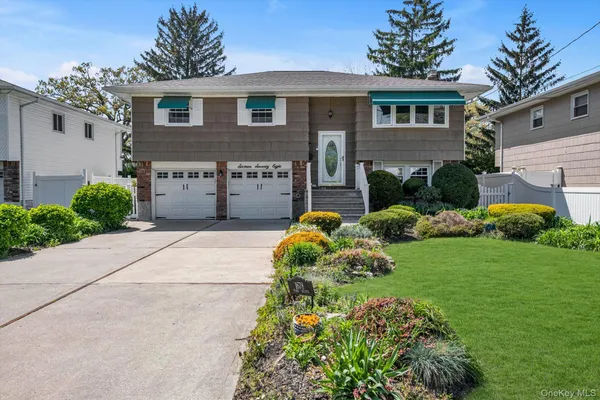 $899,000 | 1678 Park Avenue, Merrick, NY 11566