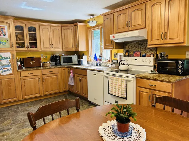 $335,900 | 263 Old Chesterfield Road, Hinsdale, NH 03451