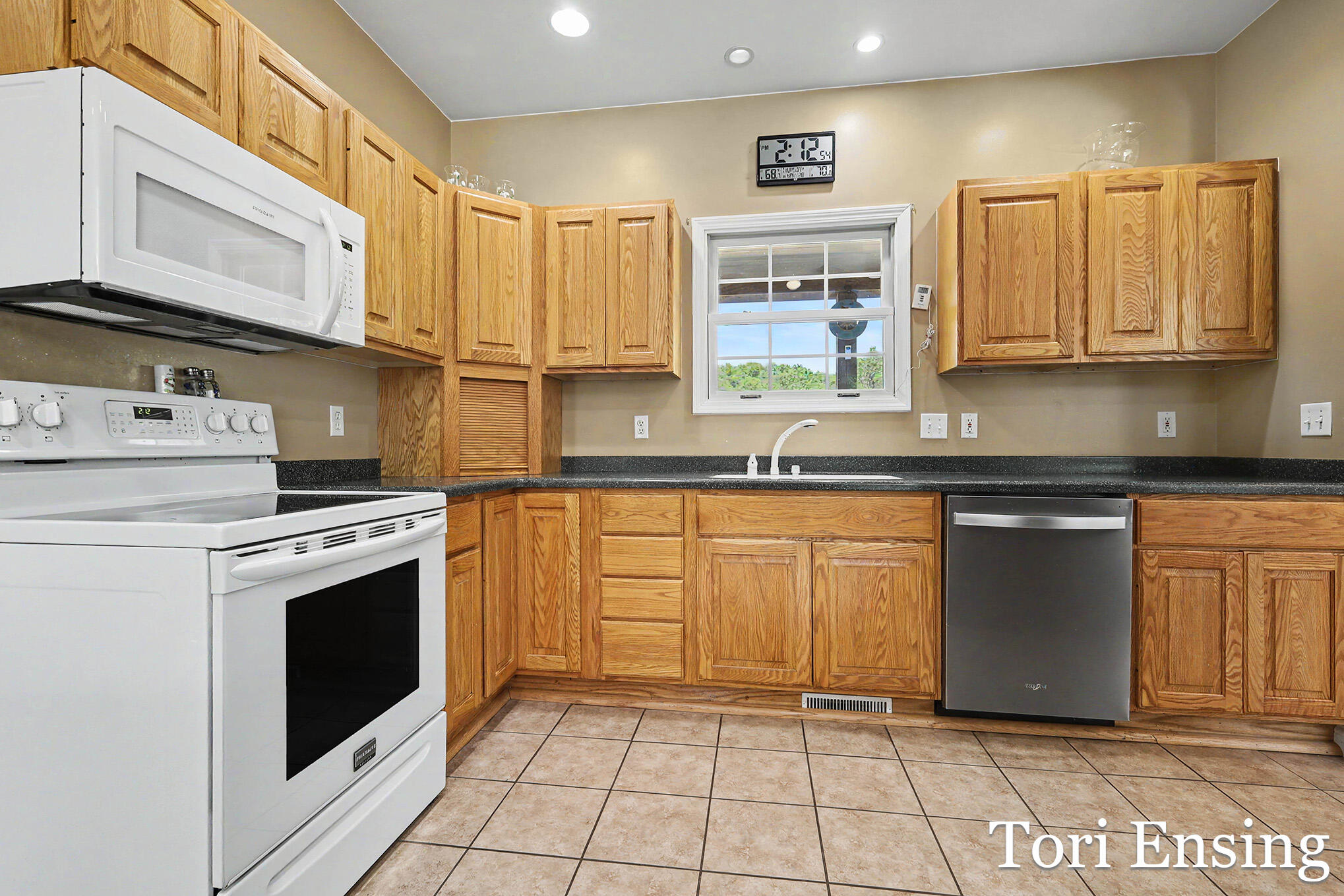 4654 Woods Road Sidney, MI 48885 - Photo 11 of 42 IMG_1020