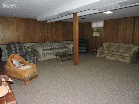 4111 Beecher Road Flint, MI 48532 - Photo 20 of 32 20439359-20.JPG