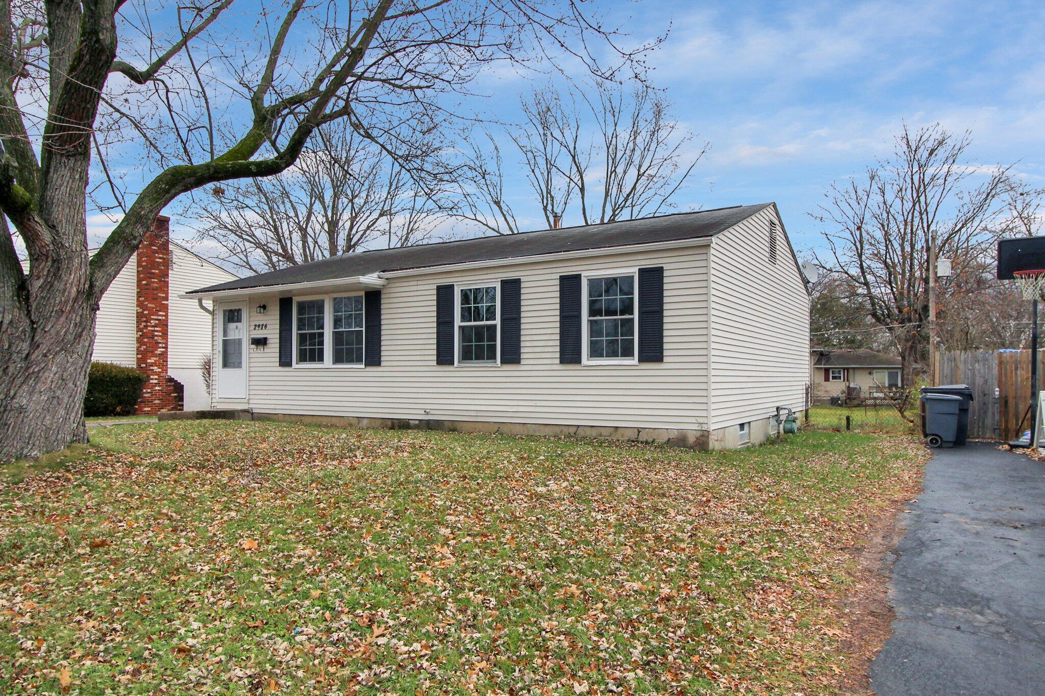 2986 Fleet Road Columbus, OH 43232 - Photo 3 of 24 3-web-or-mls-2986-fleet-rd
