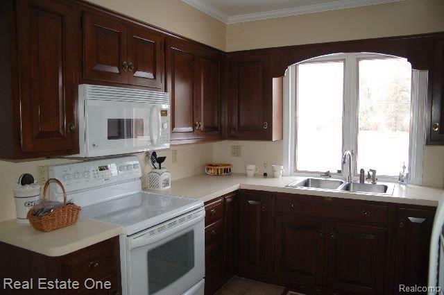 2465 West Wattles Road Troy, MI 48098 - Photo 6 of 16 KITCHEN