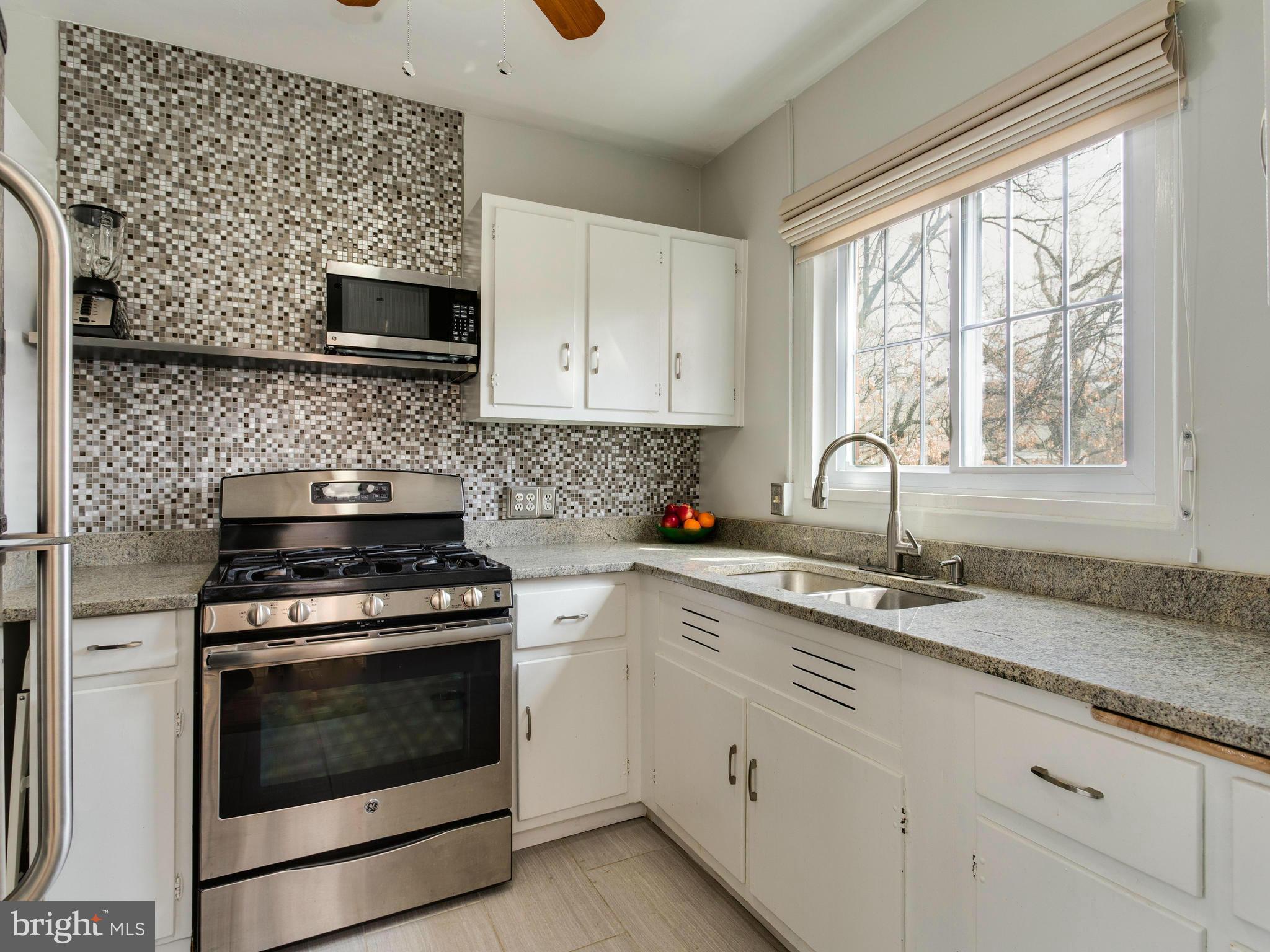 3720 Gunston Road, Unit 3720 Alexandria, VA 22302 - Photo 12 of 30 Kitchen