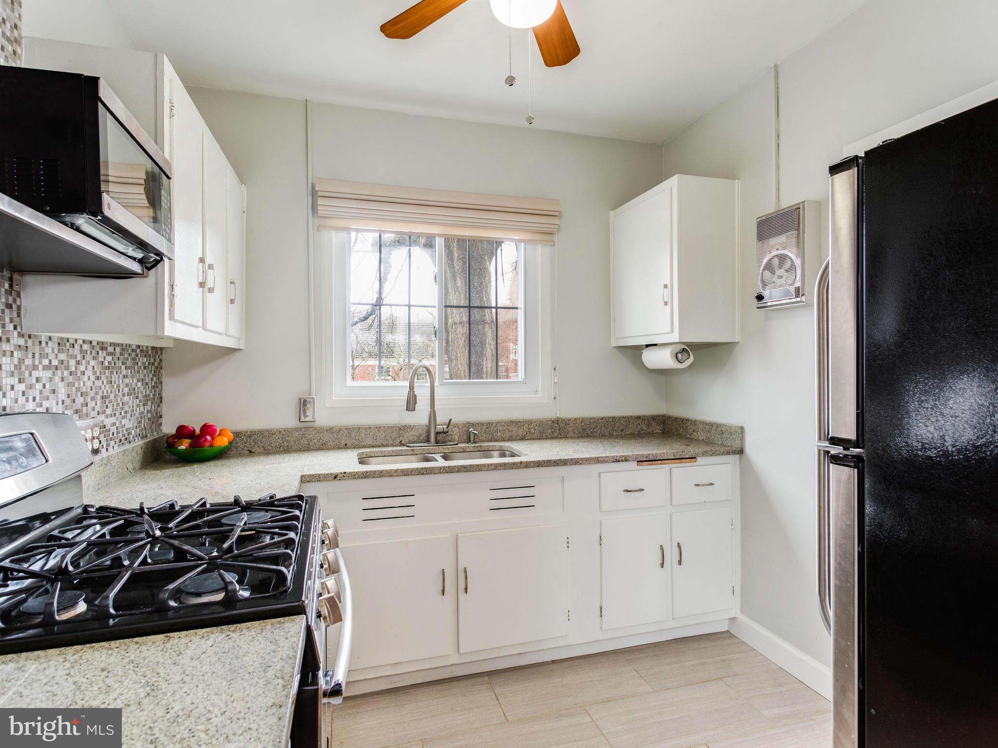 3720 Gunston Road, Unit 3720 Alexandria, VA 22302 - Photo 13 of 30 Kitchen