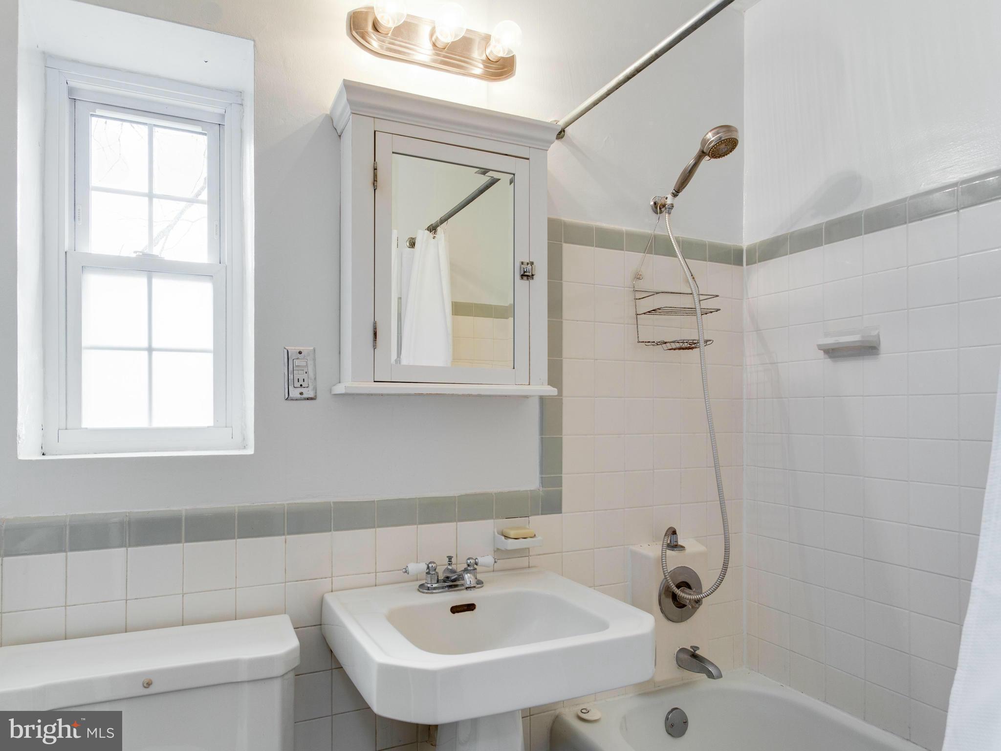 3720 Gunston Road, Unit 3720 Alexandria, VA 22302 - Photo 19 of 30 Bath