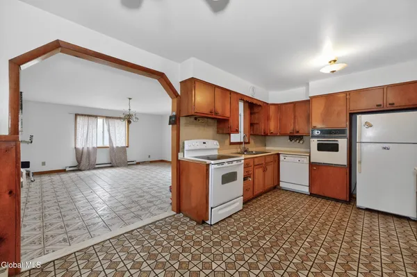 $259,000 | 19 Pleasantview Avenue, Albany, NY 12203