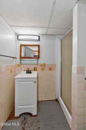 $259,000 | 19 Pleasantview Avenue, Albany, NY 12203