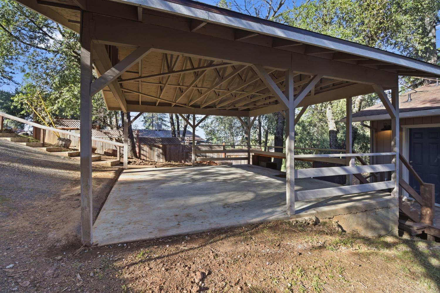 19088 Hillhaven Road Tuolumne, CA 95379 - Photo 4 of 27 a view of a patio