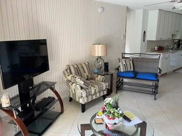 $2,000 | 251 South Cypress Road, Unit 146, Pompano Beach, FL 33060