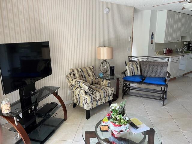 251 South Cypress Road, Unit 146 Pompano Beach, FL 33060 - Photo 4 of 20 4 living room 1