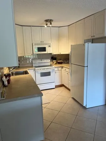 $2,000 | 251 South Cypress Road, Unit 146, Pompano Beach, FL 33060