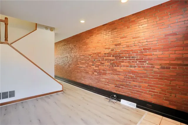 $2,150 | 2810 Sarah Street, Unit 2, Pittsburgh, PA 15203