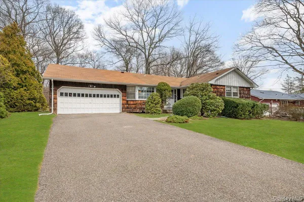 $830,000 | 8 Skyline Drive, Huntington, NY 11743