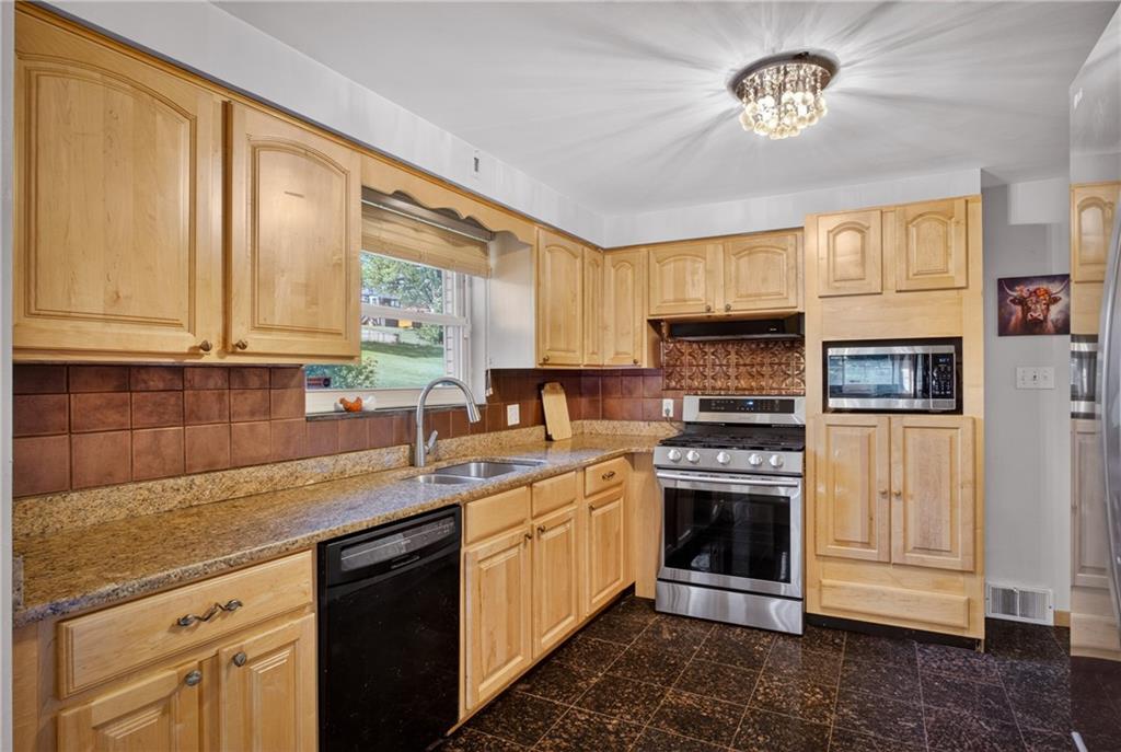 295 Hazel Kirk Road Monongahela, PA 15063 - Photo 9 of 34 All Appliances included