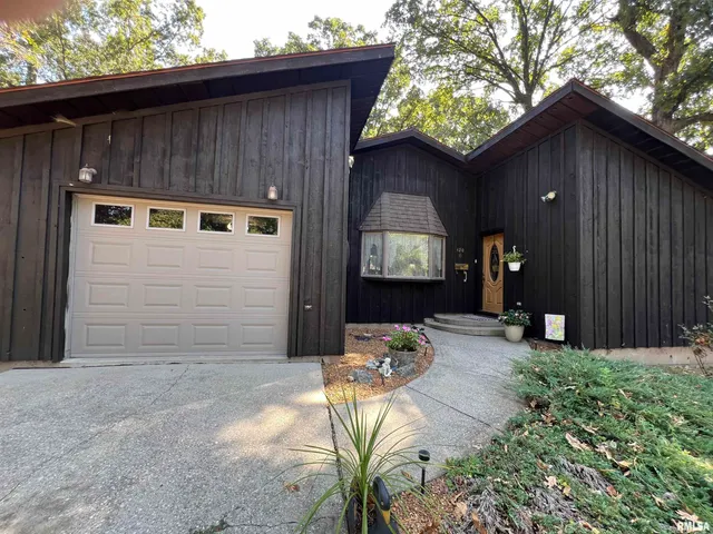 $149,900 | 420 North 9th Street, Benton, IL 62812