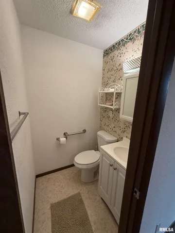 $149,900 | 420 North 9th Street, Benton, IL 62812