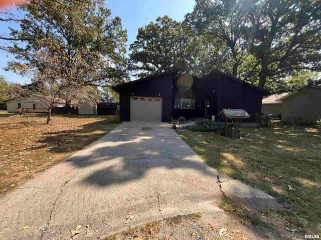 $149,900 | 420 North 9th Street, Benton, IL 62812