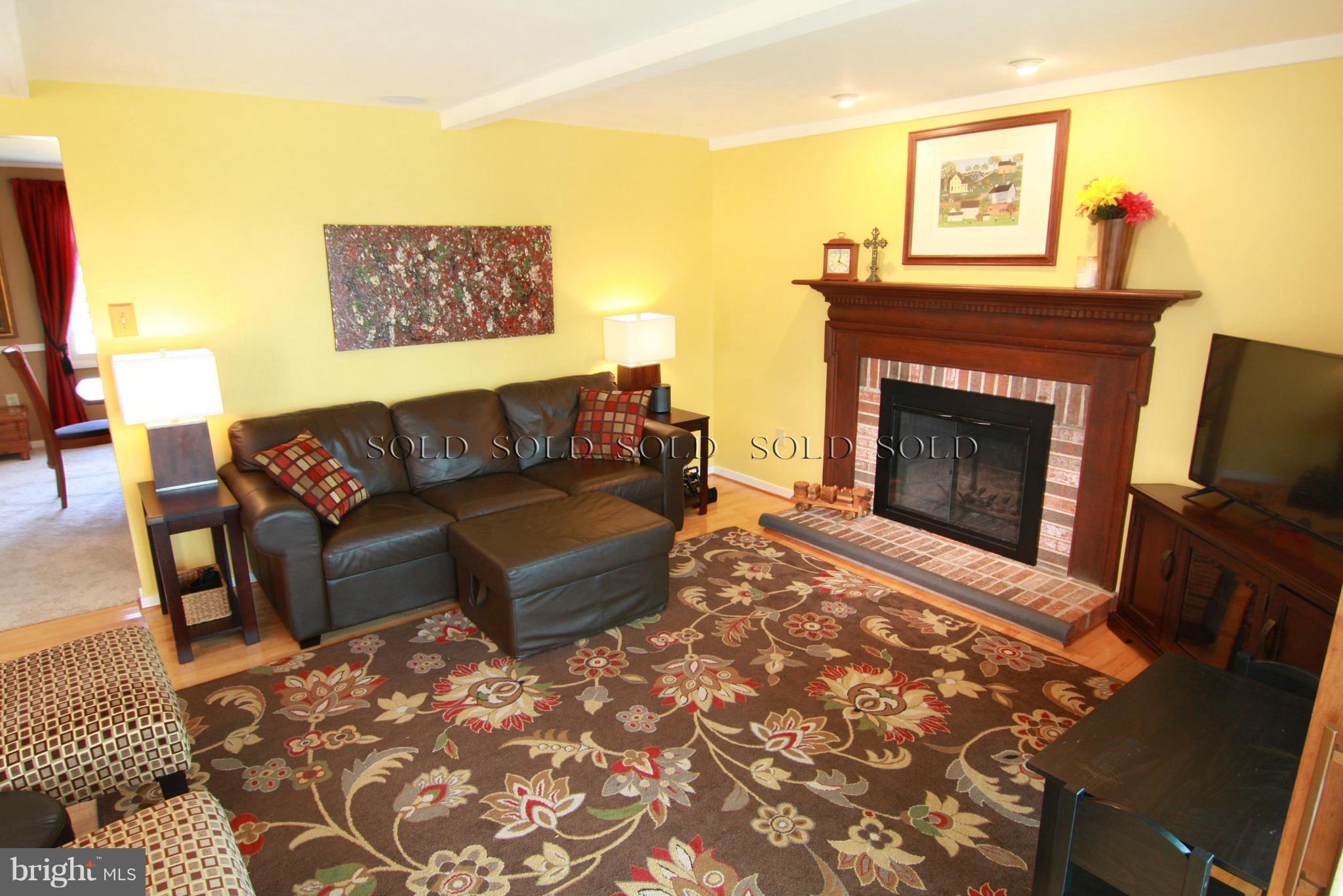10875 Sandringham Road Cockeysville, MD 21030 - Photo 9 of 30 Living Room