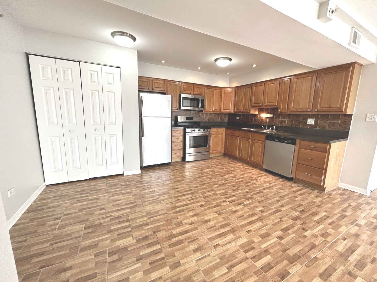 10440 Natoma Avenue, Unit 9 Chicago Ridge, IL 60415 - Photo 2 of 9