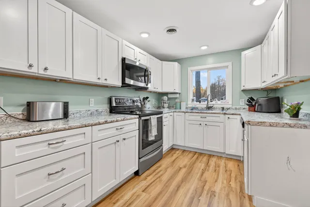 $500,000 | 85 Intervale Road, Wilton, NH 03086